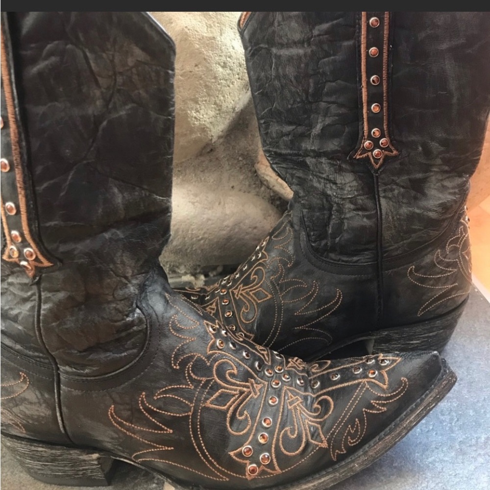 Closing closet. Make offer.  Old Gringo - New  size 6